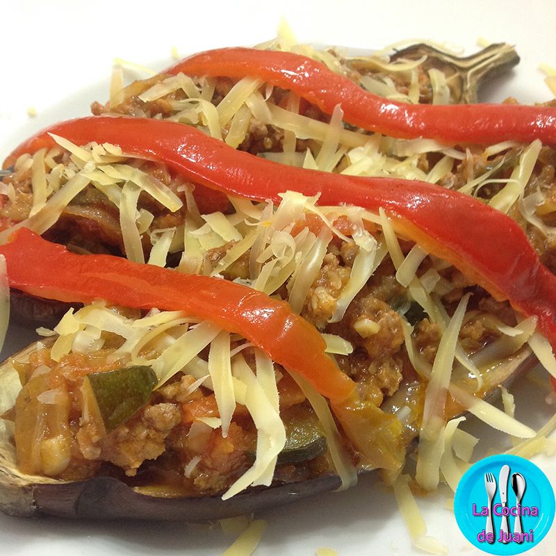 Berenjenas rellenas con pisto y carne picada