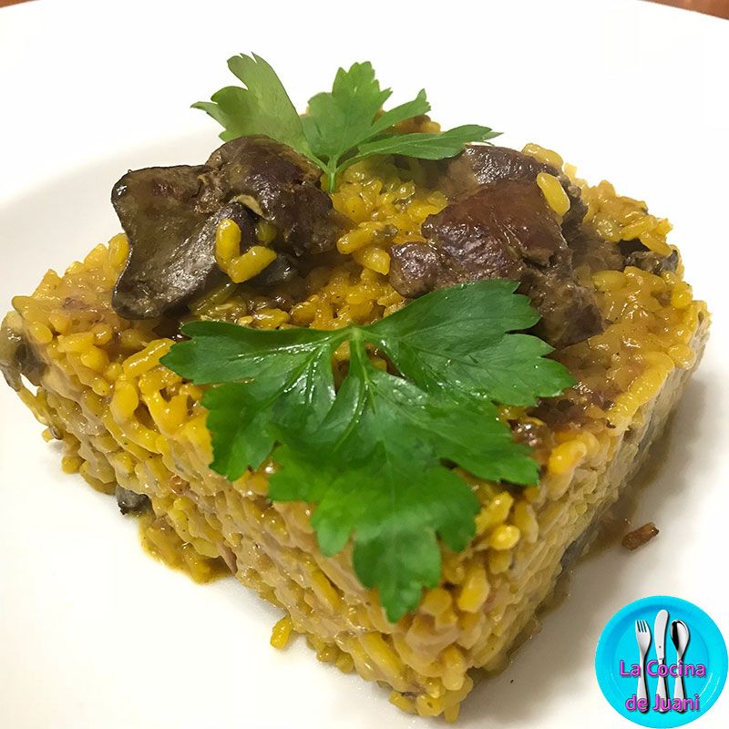 Arroz con hígado de pollo