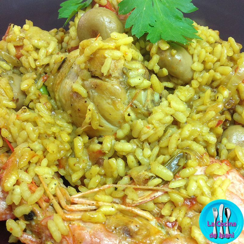 Arroz con pollo y langostinos