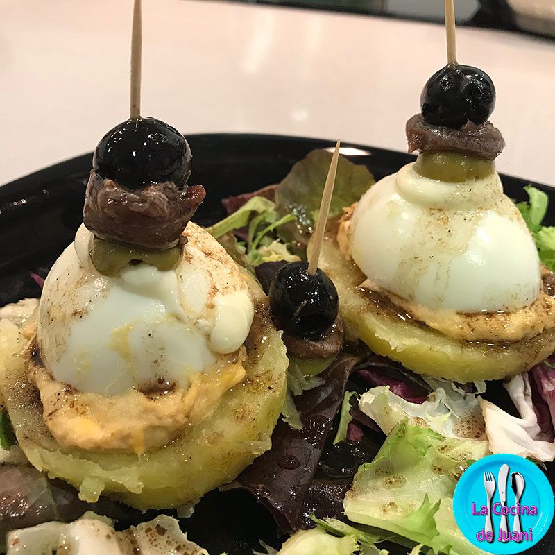 Ensalada de huevos rellenos
