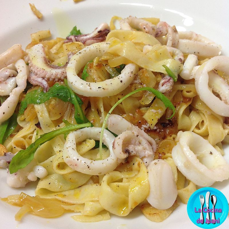 Tallarines con salteado de calamares
