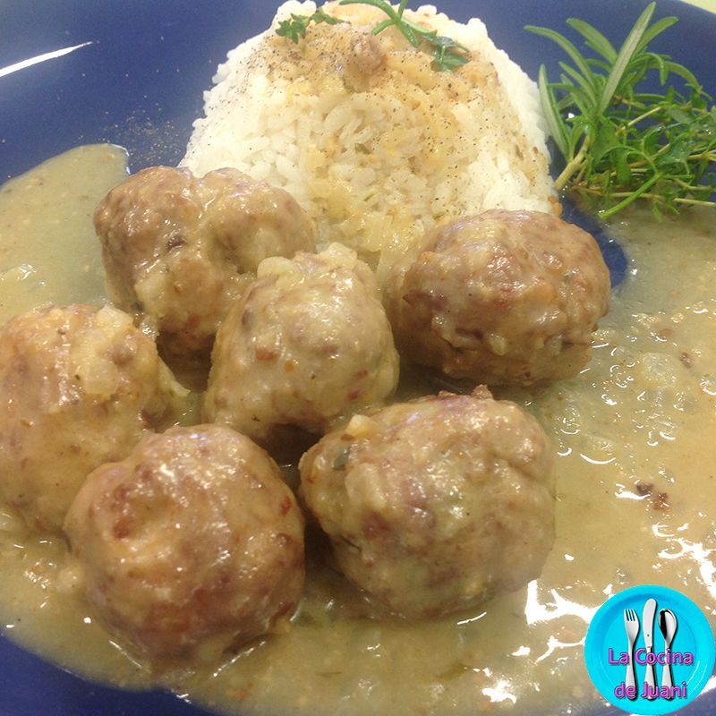 Albóndigas caseras en salsa