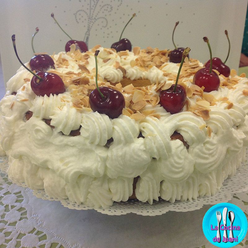 Pastel de cerezas y almendras