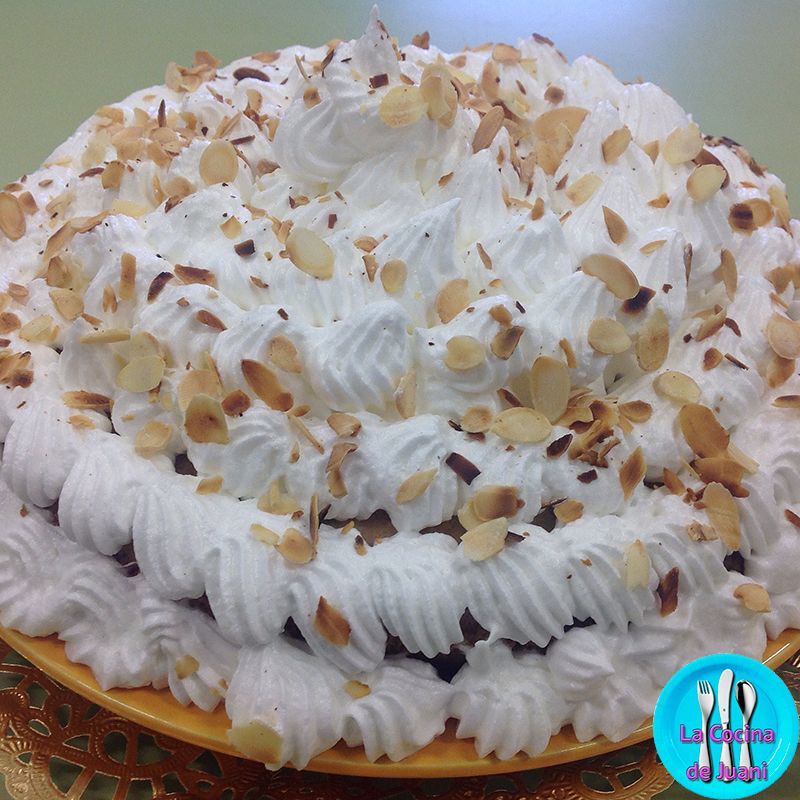 Torta de almendras merengada