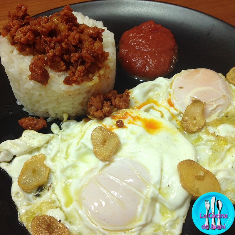 Arroz con huevos y picadillo