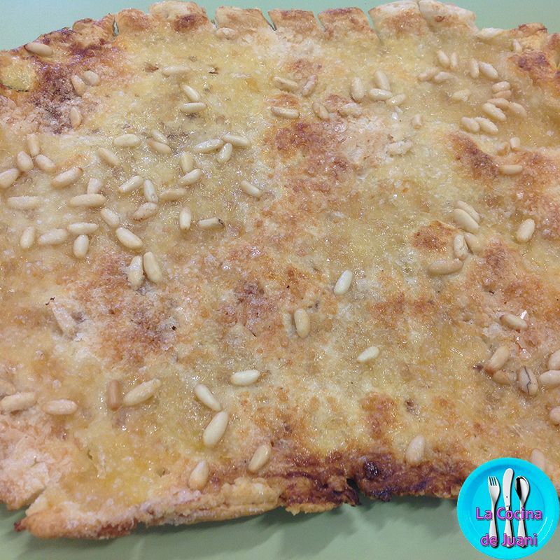 Coca de chicharrones