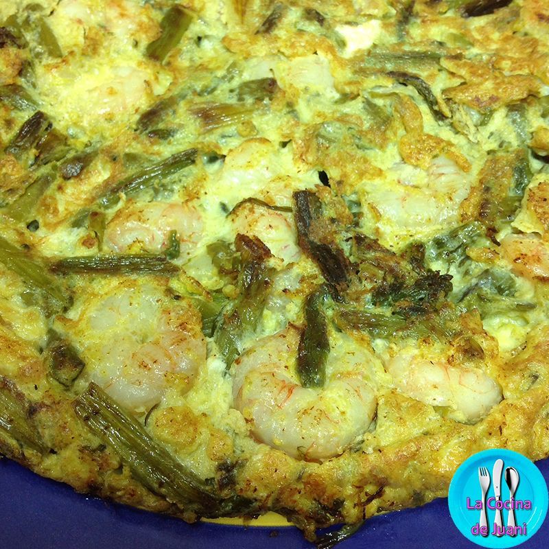 Tortilla de espárragos con gambas