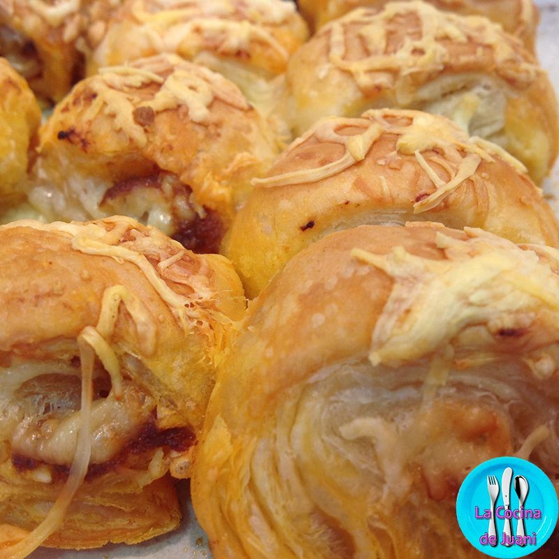 Hojaldritos de queso y sobrasada