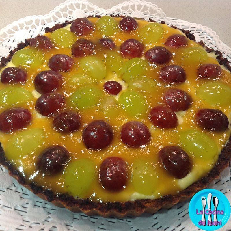 Tarta almendrada con uvas