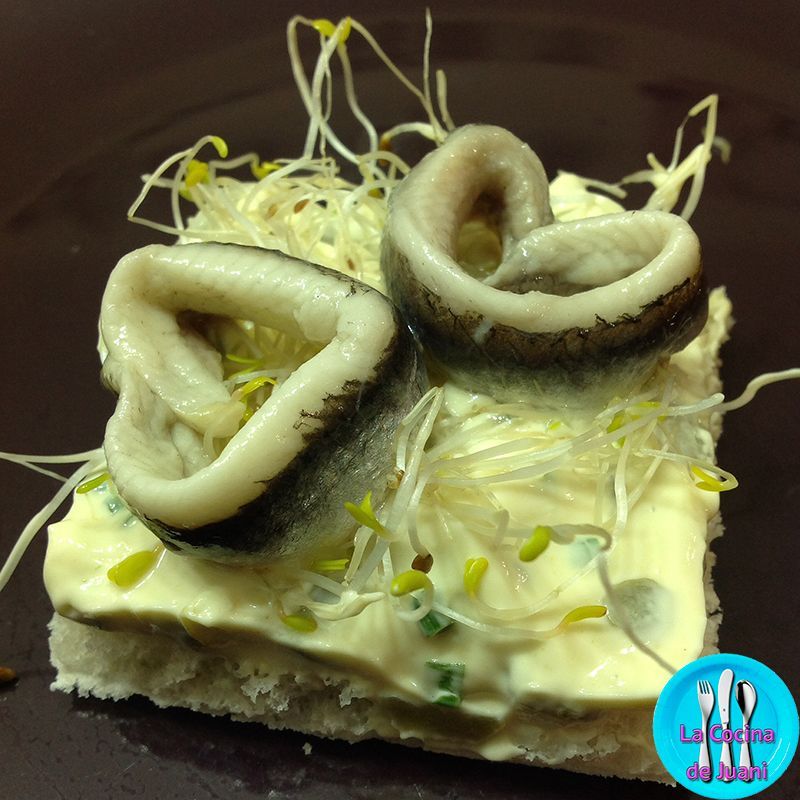 Canapé de boquerones