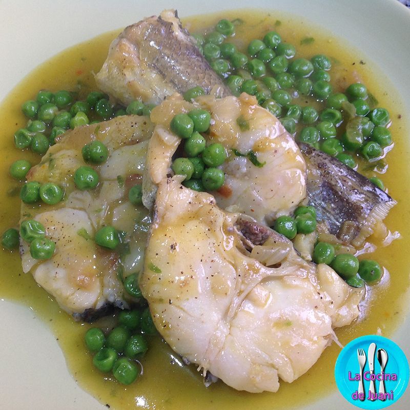 Merluza con guisantes