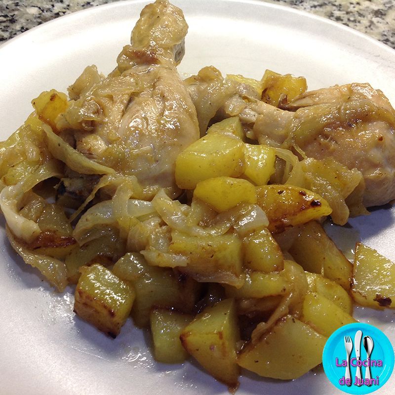 Pollo encebollado