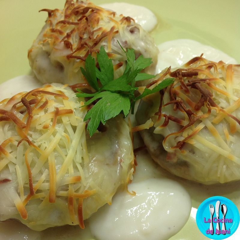 Huevos rellenos con bechamel