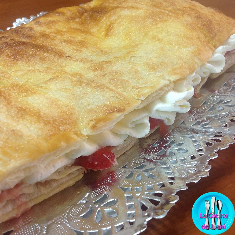 Hojaldre con nata y fresas
