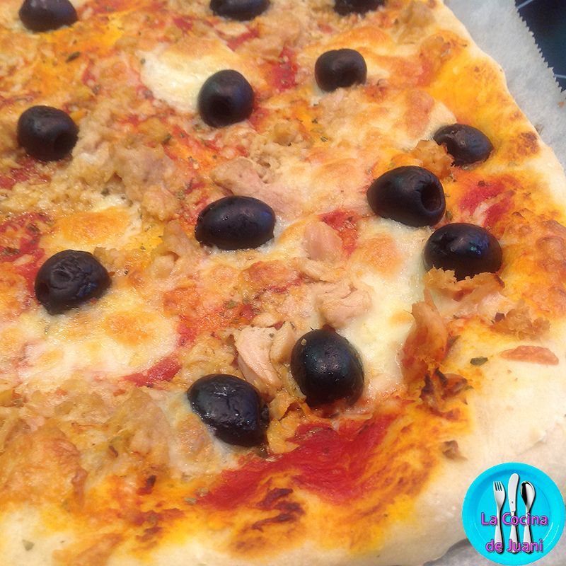 Pizza de atún