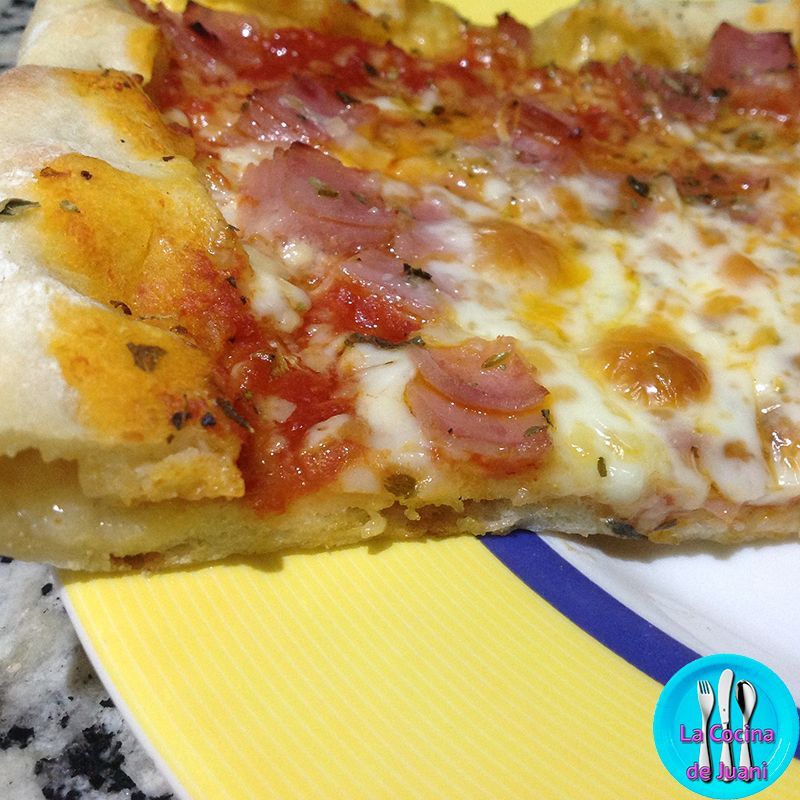 Pizza de jamón y queso