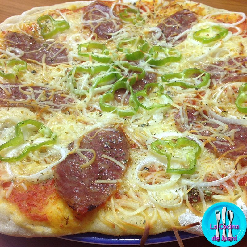 Pizza de salchichón ibérico