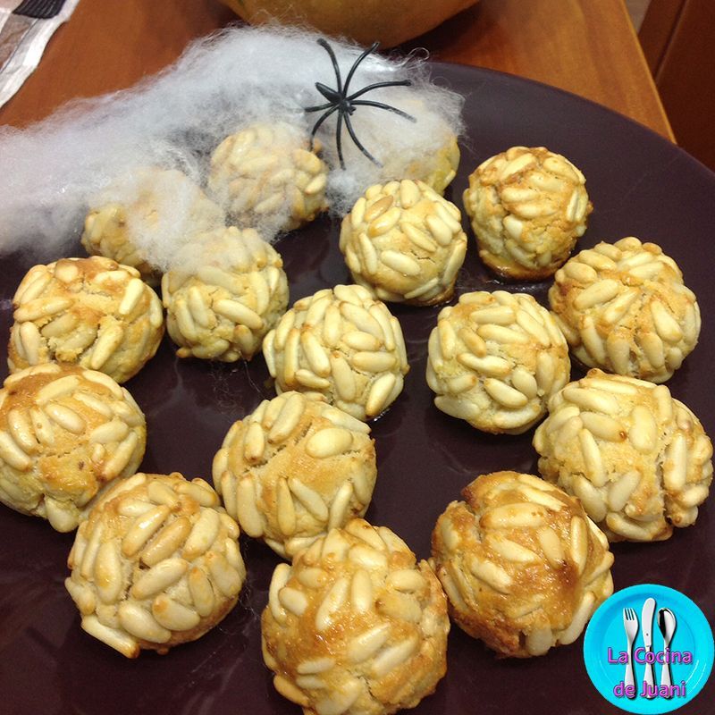 Panellets de piñones