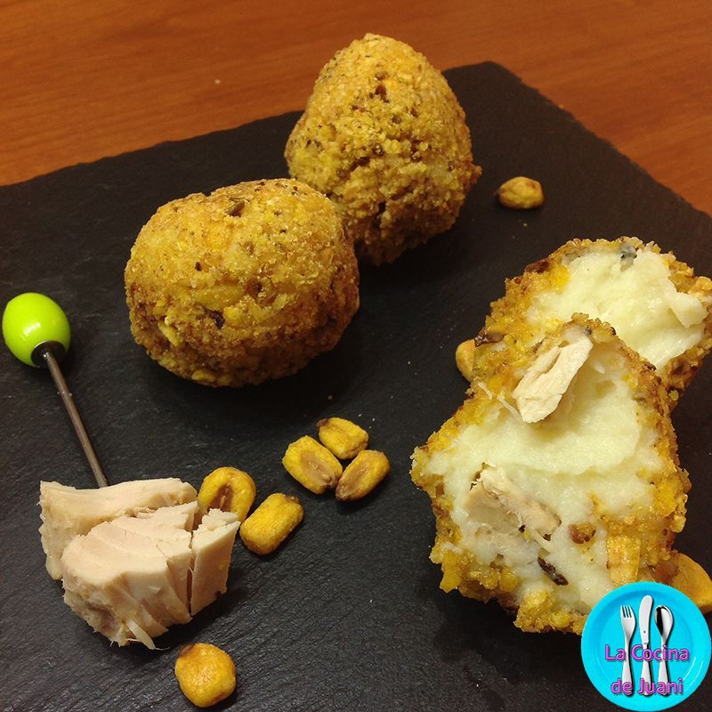 Canapés bomba de patata y bonito