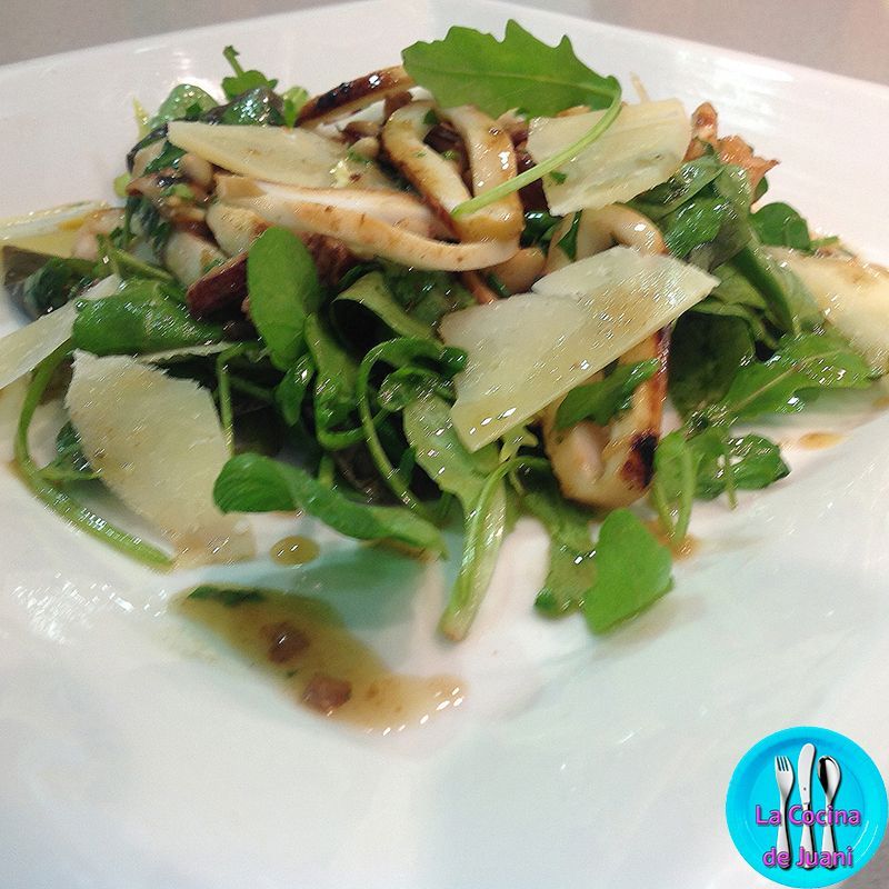 Ensalada de calamar y piñones