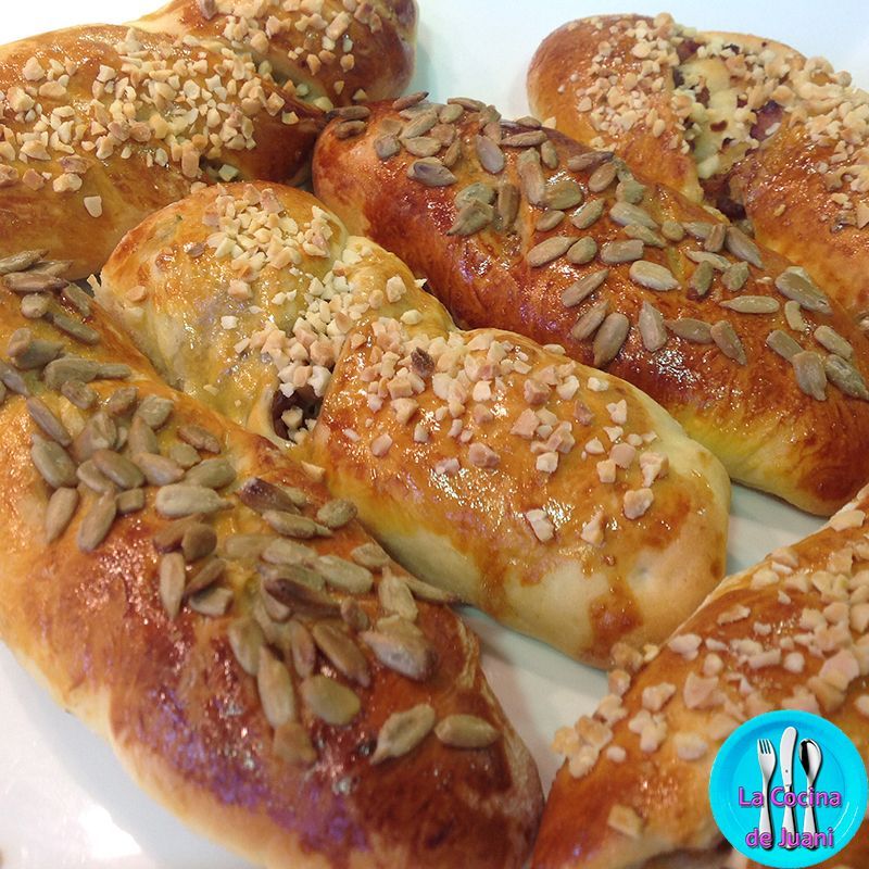 Panecillos rellenos de embutidos