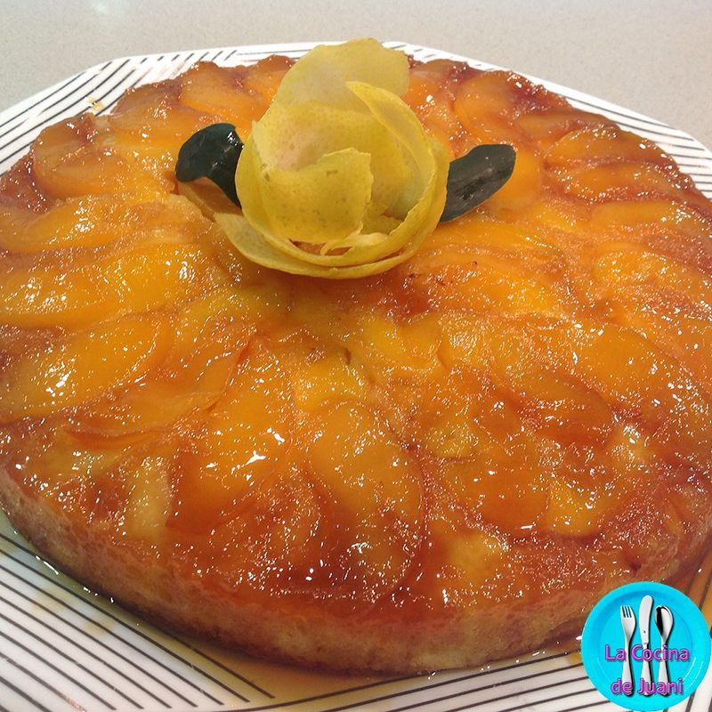 Bizcocho de melocotón caramelizado