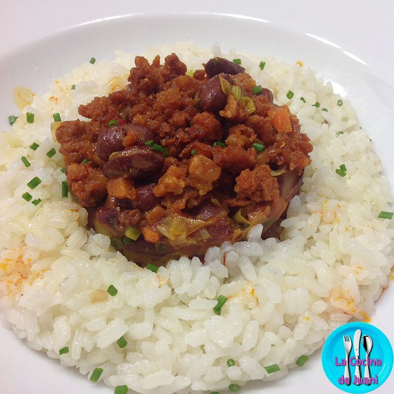 Picadillo de León con alubias rojas y arroz