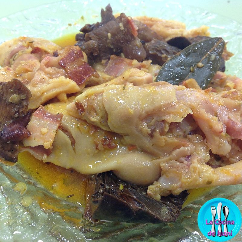Pies de cerdo con setas