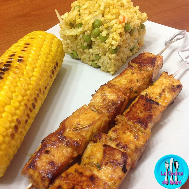 Pincho de cerdo con arroz