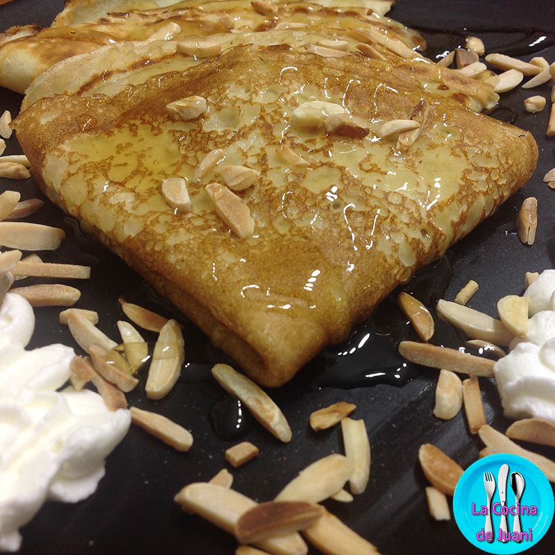 Crepes con nata y miel