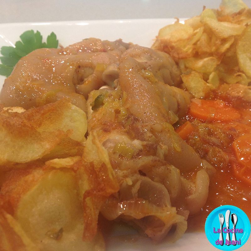 Manitas de cerdo en salsa
