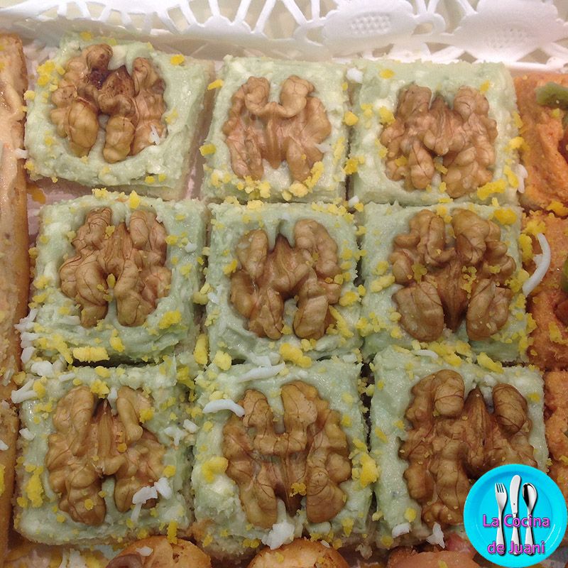 Canapés de roquefort con nueces