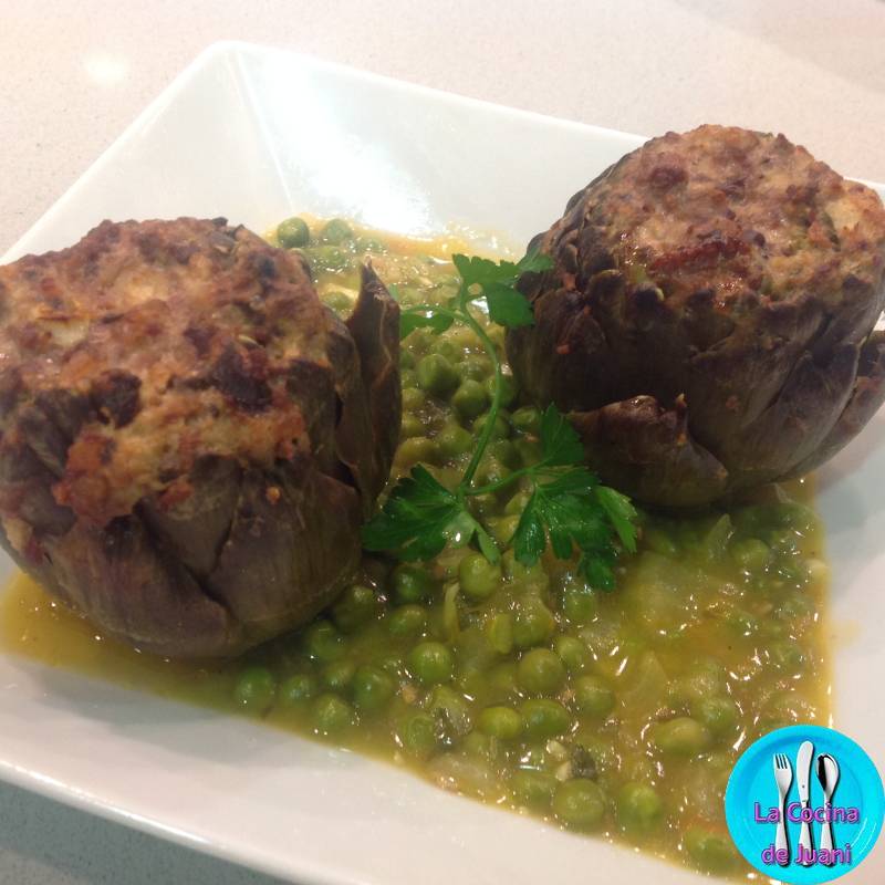 Alcachofas rellenas con guisantes