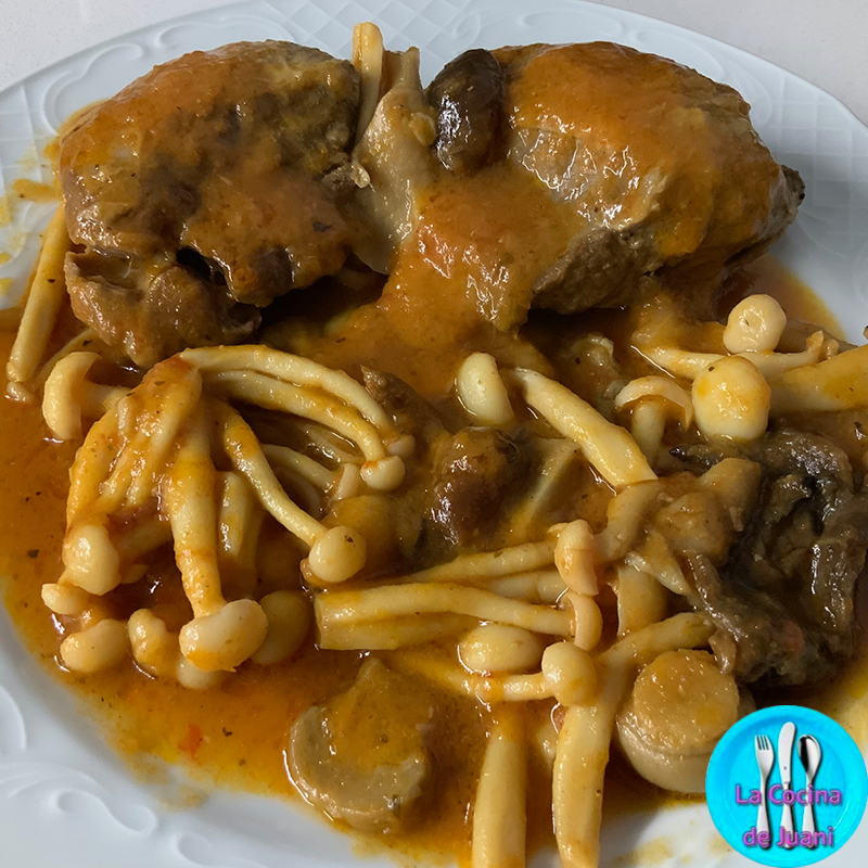 Carrilleras de ternera en salsa con setas